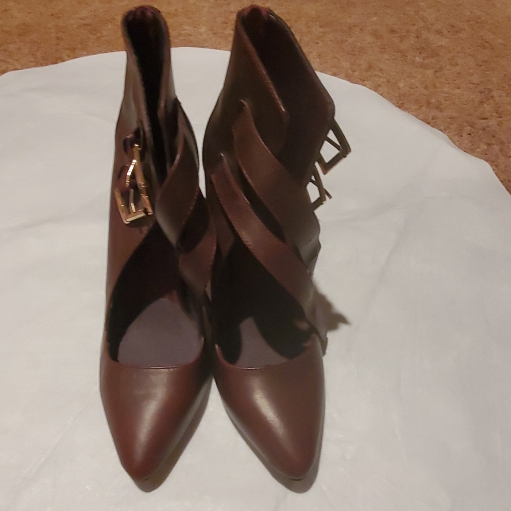 Heels - Picture 2 of 5